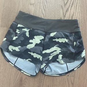 Lululemon Speed Up short camo